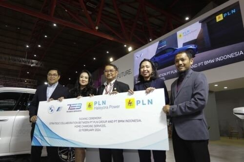 Signing-Ceremony-BMW-dan-PLN_4-500x333.jpg