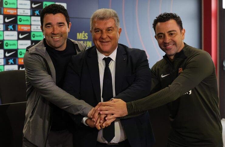 1714131700_Xavi-Hernandez-Ungkap-Alasannya-Putuskan-Bertahan-di-Barcelona-Joan-Laporta-Deco-Barca-Universal.jpg