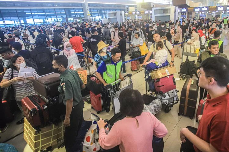 JKT_PUNCAK-MUDIK-DI-BANDARA-SOETTA_HANUNG-HAMBARA_06042024-9-1943482829.jpg