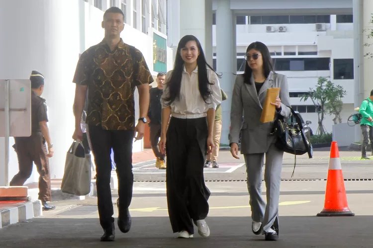 Sandra-Dewi-Datang-Ke-Kejagung-Dery-Ridwansah-1JPG-383784966.jpg