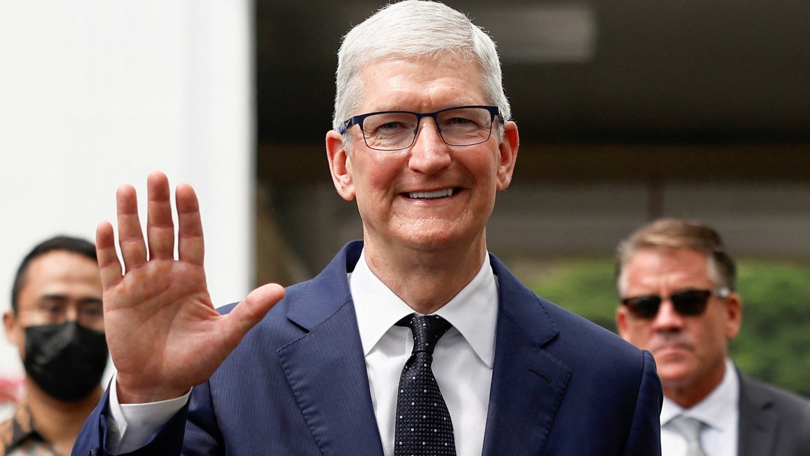 107409416-17146559732024-04-17t034316z_1255444960_rc2387aup3a6_rtrmadp_0_indonesia-apple.jpeg