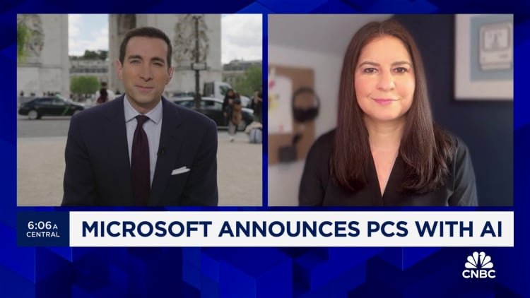 Komputer baru Microsoft dengan AI patut diacungi jempol, kata Joanna Stern dari WSJ