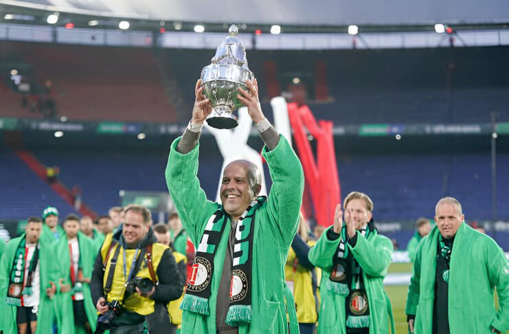 Pep Lijnders: Arne Slot Sangat Cocok untuk Liverpool 2 Arne Slot membawa Feyenoord juara KNVB Beker musim ini.