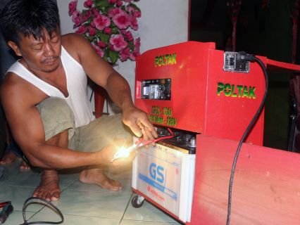 Perbedaan Arus Listrik AC dan DC serta Contoh
