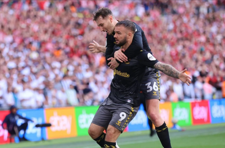 Kalahkan Leeds United, Southampton Sukses Kembali ke Kasta Teratas Liga Inggris 1 Adam Armstrong - Southampton promosi ke Premier League - Alamy