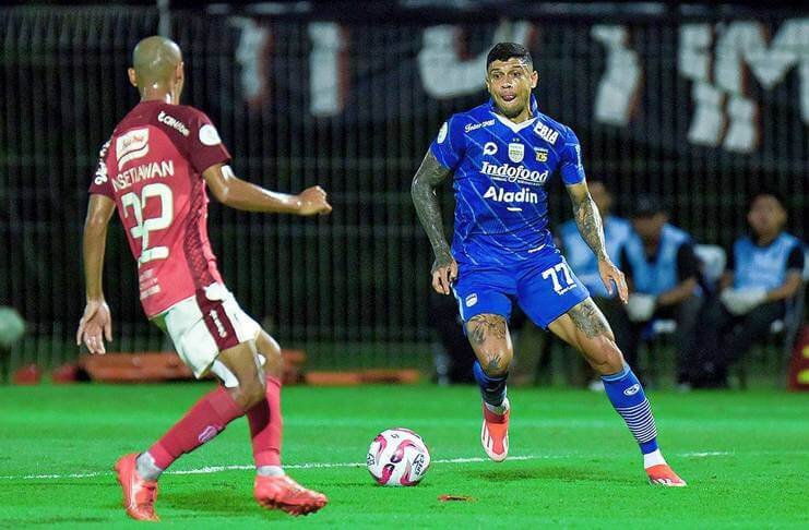 Bojan Hodak: Penguasaan Bola Hanya Penting untuk Anak-Anak U-12 2 Bojan Hodak mengutamakan efisiensi permainan di Persib Bandung.