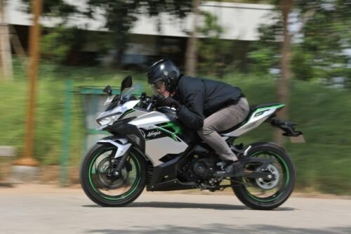 Kawasaki-Ninja-e-1-1-500x333.jpeg Garansi 1 Tahun, Harga Baterai Kawasaki Ninja e-1 dan Z e-1 Rp45 Juta