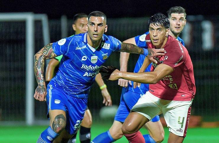Bojan Hodak: Penguasaan Bola Hanya Penting untuk Anak-Anak U-12 1 Persib Bandung asuhan Bojan Hodak kalah dalam penguasaan bola dari Bali United.
