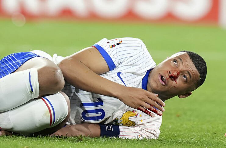 Didier Deschamps Pasrah Soal Kylian Mbappe untuk Lawan Belanda 1 Cedera hidung Kylian Mbappe membuat Didier Deschamps cemas.