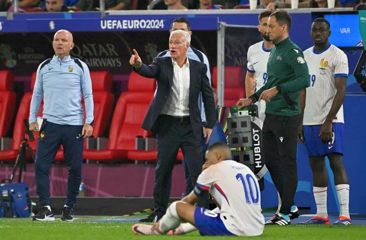 Didier Deschamps Pasrah Soal Kylian Mbappe untuk Lawan Belanda 2 Didier Deschamps cemas melihat Kylian Mbappe cedera hidung.