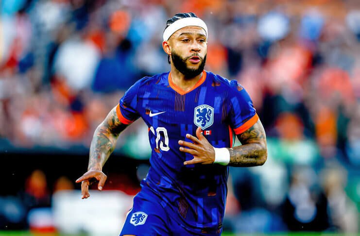 Pakai Destar, Memphis Depay Berbeda dengan Socrates 2 Memphis Depay kali pertama mengenakan ikat kepala saat melawan Kanada.