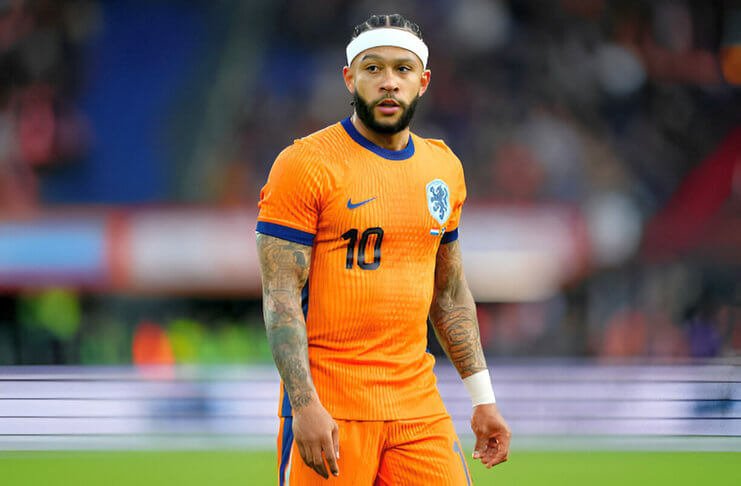 Pakai Destar, Memphis Depay Berbeda dengan Socrates 1 Memphis Depay saat Belanda melawan Islandia.