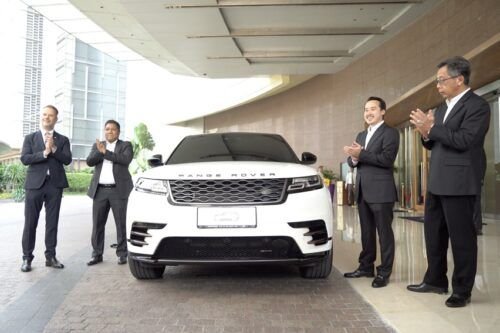 Land-rover-and-raffle-hotel-1-500x333.jpg Jaguar Land Rover dan Hotel Raffles Jakarta Berkolaborasi