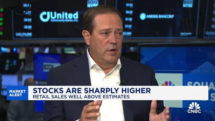 CEO Cisco Chuck Robbins tentang hasil Q4, PHK perusahaan, dan dampak AI