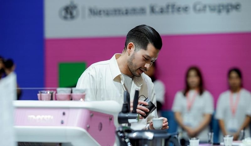 Mencoba Kopi Buatan Mikael Jasin, Barista Terbaik Dunia 2024