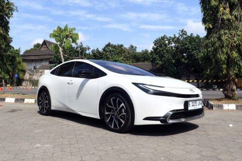 All-New-Toyota-Prius-PHEV-1-500x333.jpg