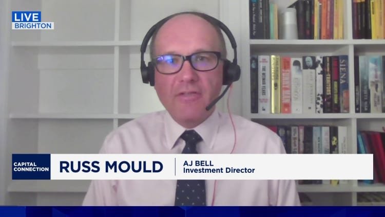 Commerzbank dapat menghadapi pemotongan biaya yang besar jika UniCredit memutuskan untuk meluncurkan penawaran: AJ Bell