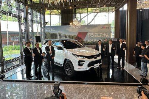 Launch-Toyota-Fortuner-Facelift-1-500x333.jpg Toyota Rilis Fortuner Baru dengan Tampang Sporty Khas Gazoo Racing
