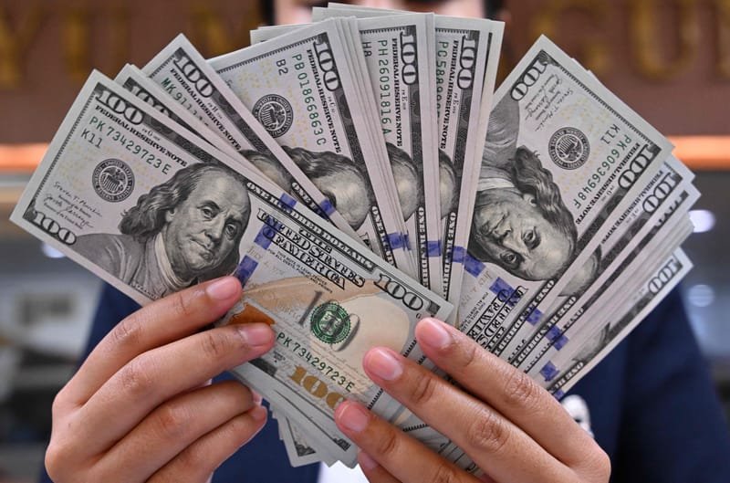 Rupiah Menguat, Dekati Rp15 Ribu per Dolar AS