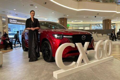 Mazda-Jakarta-Fashion-Week-JFW-2024-Pondok-Indah-Mall-1-500x333.jpg