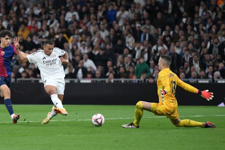 Kylian Mbappe, Inaki Pena