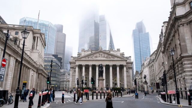 108062092-1731497521579-gettyimages-2183863719-20241106_city_royal_exchange_mist_009.jpeg
