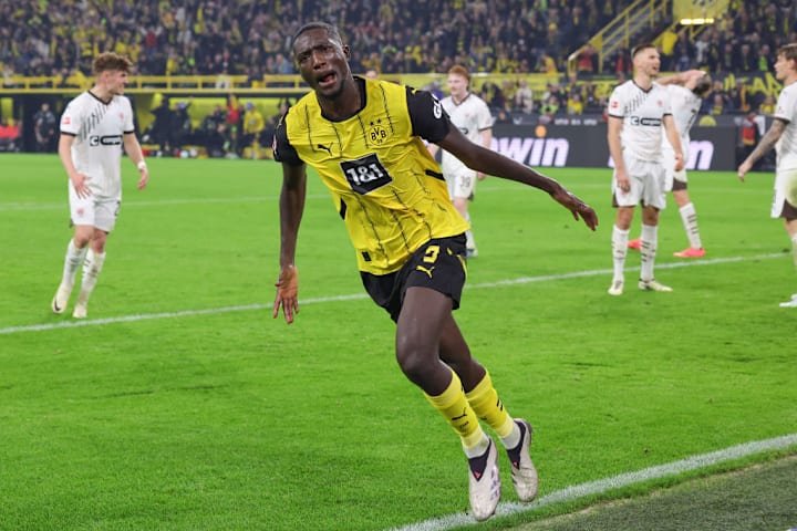 Borussia Dortmund v FC St. Pauli 1910 - Bundesliga