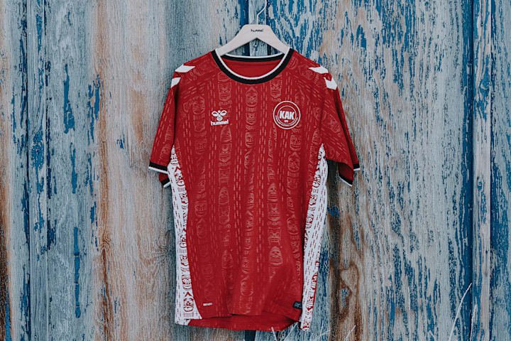 Kaos sepak bola Greenland oleh hummel