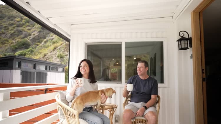 Kami membeli rumah tepi laut seharga $212K di Laguna Beach, CA