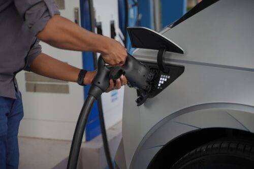 hyundai-ioniq-5-6-charging-station-electric-car-EV-spklu-2-500x333.jpeg Electria: Pahami Jenis Soket Pengisian Mobil Listrik GB/T, CCS2 dan CHAdeMO