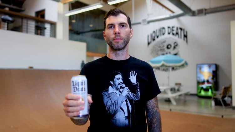 Bagaimana pendiri Liquid Death meluncurkan merek air senilai $700 juta