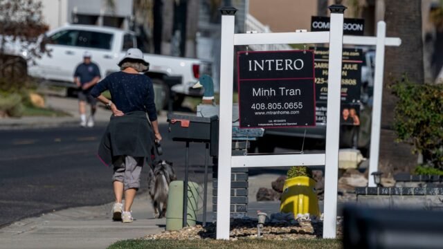 108060306-1731073206568-gettyimages-2182943589-US_MORTGAGE_RATES.jpeg