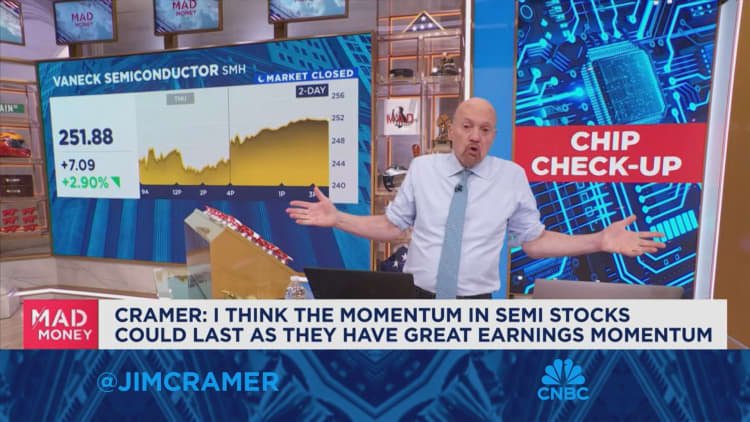 Momentum semi-saham dapat berlanjut karena mereka memiliki momentum pendapatan yang besar, kata Jim Cramer