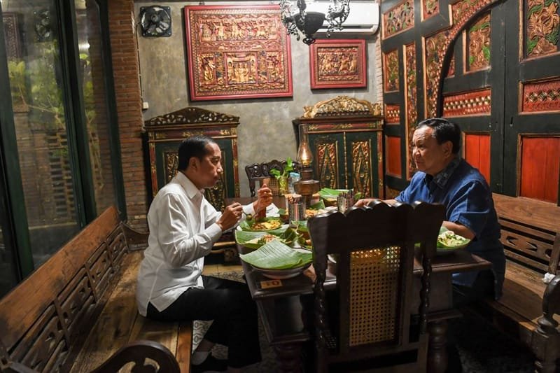 Prabowo Mestinya Keluar dari Bayang-bayang Jokowi
