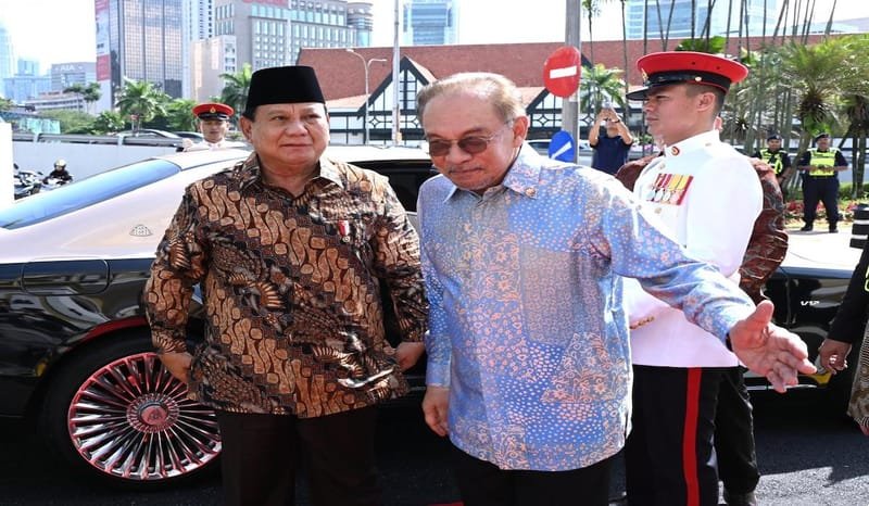 Momen Langka! PM Malaysia Antar Presiden Prabowo ke Bandara dalam Satu Mobil