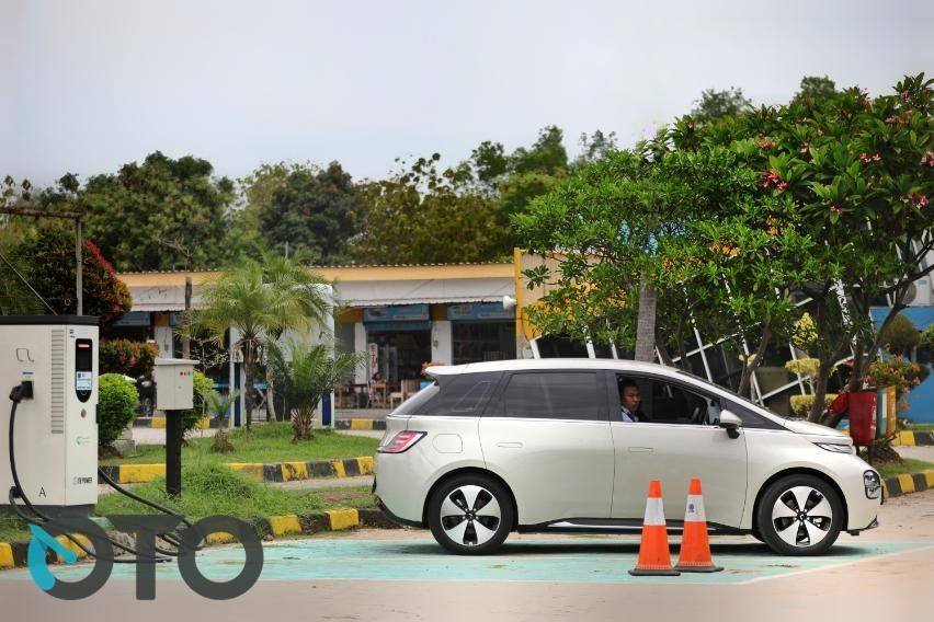 Wuling Cloud EV charging