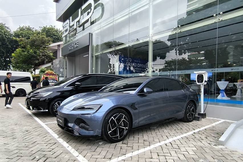 Diler BYD Harmony Slipi