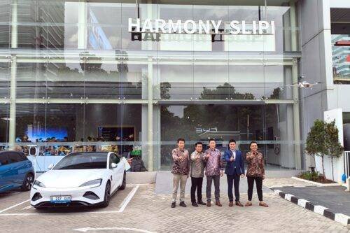 Diler-BYD-Harmony-Slipi-2-500x333.jpg BYD Harmony Buka Diler Baru di Kawasan Strategis Slipi