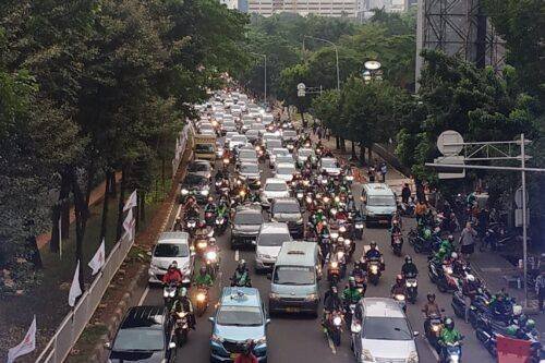 Ilustrasi-Macet-Jalan-Raya-Lalu-Lintas-500x333.jpg Alasan Kenapa Industri Otomotif Butuh Tambahan Insentif Pemerintah