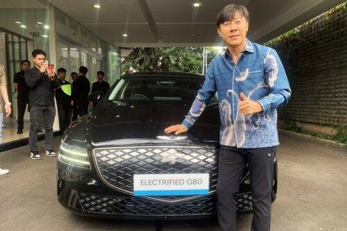 coach-shin-tae-yong-genesis-g80-2-500x333.jpeg Dari Toyota Alphard Sampai Genesis G80 Electrified, Ini Deret Mobil Dinas Shin Tae-Yong Waktu Jadi Pelatih Timnas Indonesia