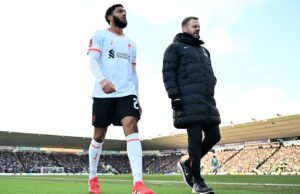 Liverpool kehilangan bek kunci di awal Plymouth Clash