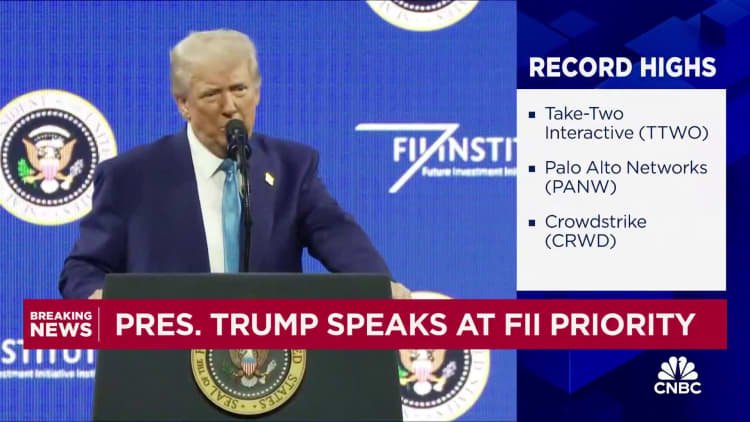 Pres. Trump: Pertimbangkan untuk memberikan 20% tabungan kepada orang Amerika dan 20% untuk melunasi hutang