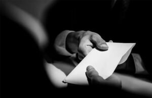 Viral WNA Selipkan Uang Rp500 Ribu ke Petugas Imigrasi, Kemen Imipas Cek CCTV Bandara