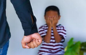 Polisi Tangkap Pria yang Banting Anak Kandungnya ke Genangan Banjir di Bekasi