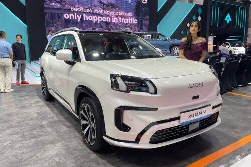 AION-di-IIMS-2025-3-500x333.jpeg Bedah Perbedaan 2 Varian Aion V yang Selisih Harganya Rp40 Juta