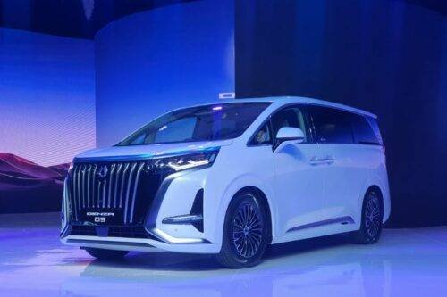 Denza-D9-1-500x333.jpg Perbandingan Harga dan Performa BYD Denza D9 dengan Rival-rivalnya