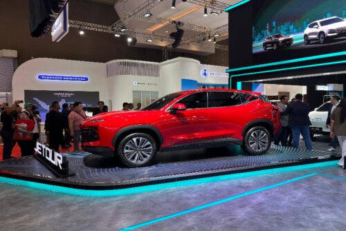 Jetour-Dashing-Red-500x333.jpg Beli Mobil Jetour di IIMS 2025, Konsumen Ditawari Liburan ke Mana pun