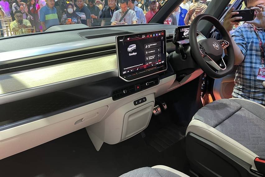 Volkswagen ID BUZZ LWB meluncur di IIMS 2025