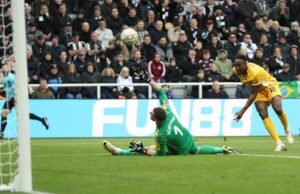 Penilaian pemain seperti Welbeck Chaotic FA Cup -Das Win