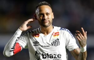 Kepala Santos mengungkapkan sikap tentang transfer Neymar di tengah tautan Barcelona dan Bayern Munich